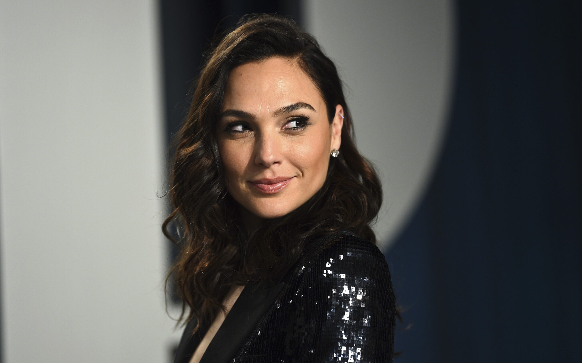 Gal Gadot to Develop and Star in Sci-Fi Romance 'Meet Me in Another